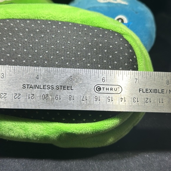 2 pair Kids M&M Character Slippers - Kids 9/10 - Picture 7 of 8